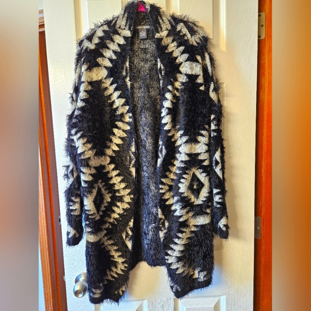 EUC Stylish Aztec Print Eyelash Cardigan